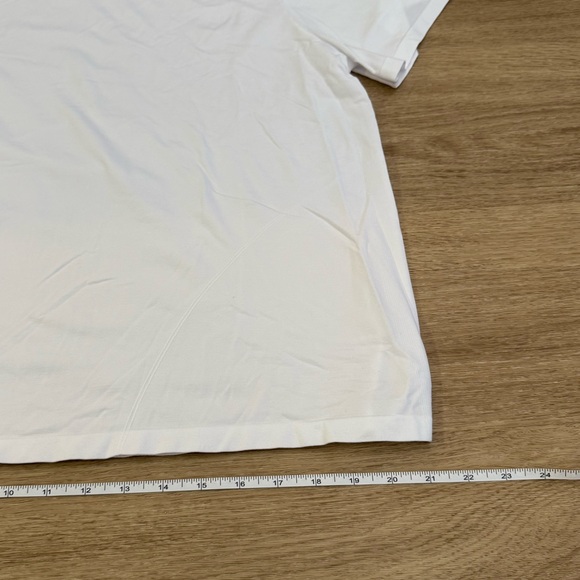 1XL Fabletics White Short Sleeve Feather Tech T-Shirt - Picture 2 of 7